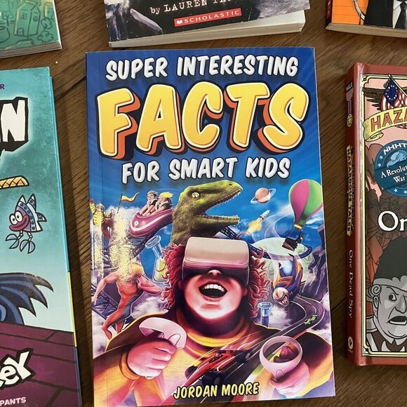 Elementary/ Middle School Kid Book Bundle, Dog Man, I Survived, Bad Guys - Picture 4 of 13